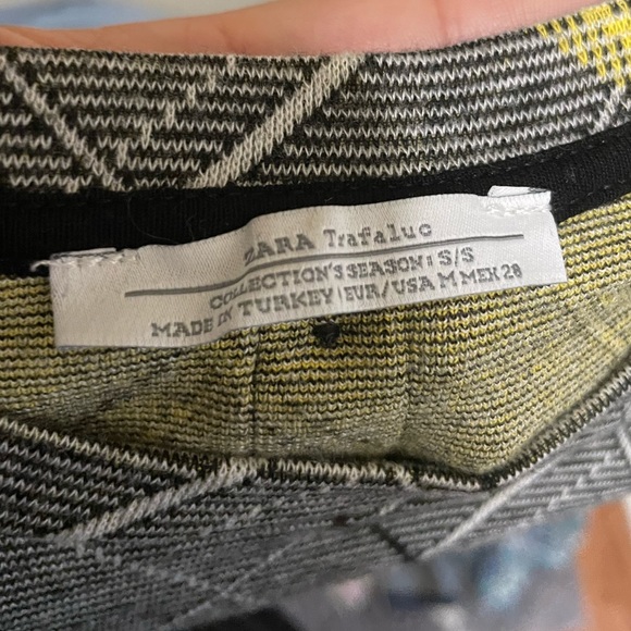 Zara trafaluo top with buttons in the back in great use condition size small - Picture 4 of 4